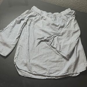 Off the shoulder striped casual top.